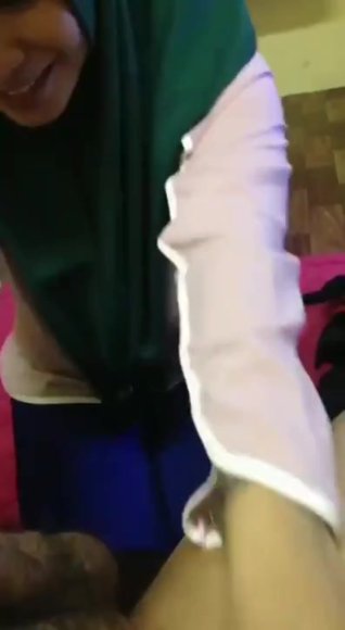 Cewek Hijab Hijau Pintar Nyepong