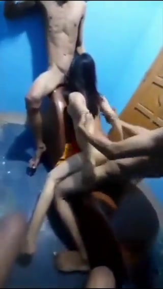 B0ch!L Kena Gangbang di Jual Ayahnya