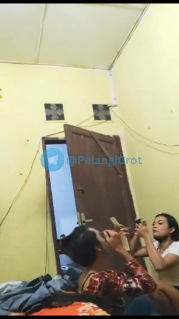 Waria Ngentot dengan Kuli Bangunan - @PelangiCrot