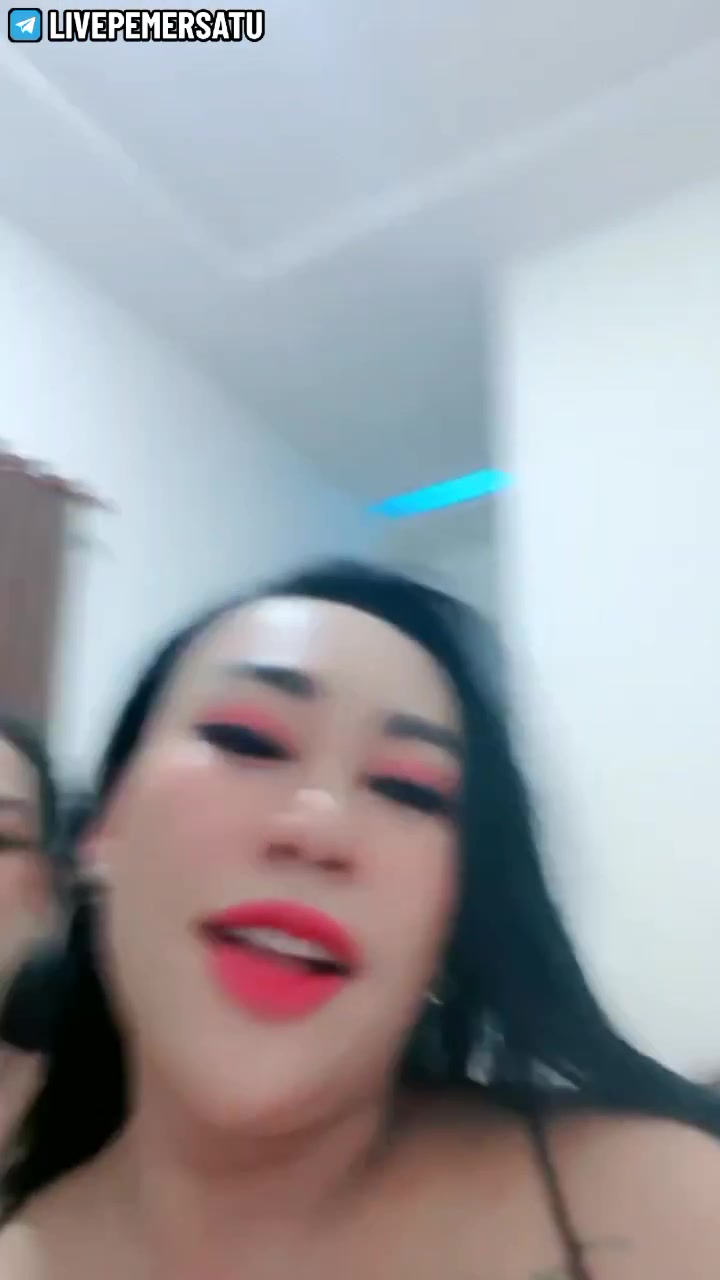 heboh tante kinan dan pasukan ewe brondong (11)