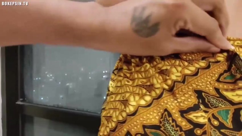 Draculin viral kebaya merah-MiTub